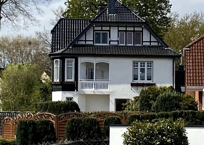 Wohnung In Stilvoller Villa